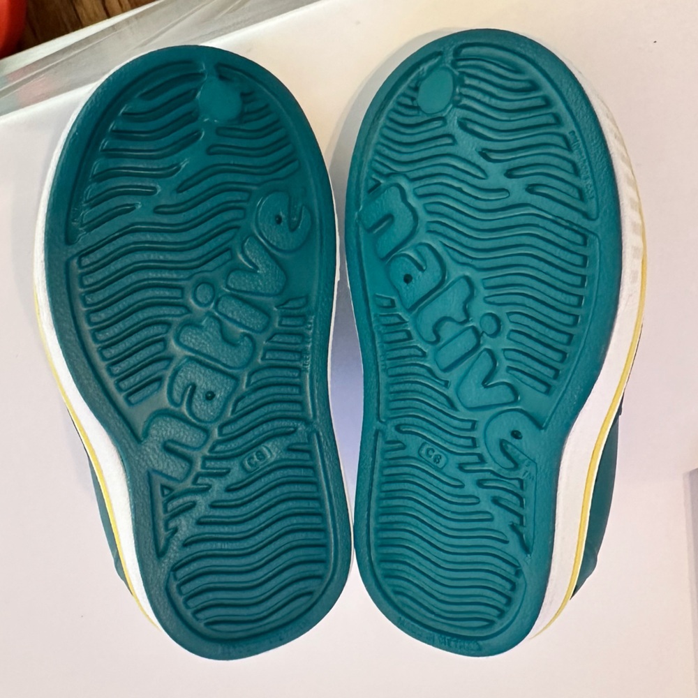 Native, Miles, Sugarlite, Size C6, Color Teal, never worn!